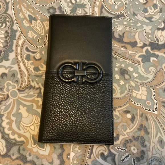 New Salvatore Ferragamo Gancini Nero Calfskin Pebble Leather Wallet Made Italy